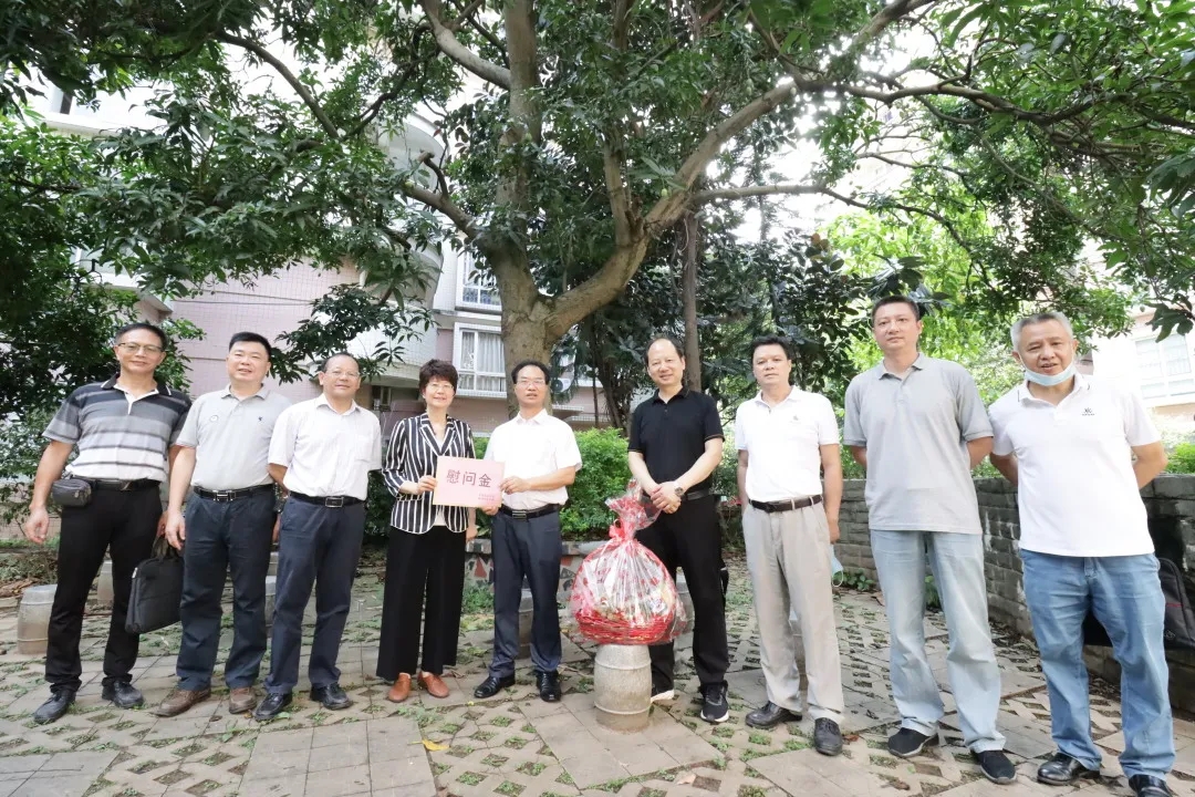 暖心！自治區(qū)總工會(huì)調(diào)研走訪慰問(wèn)組到我市開(kāi)展調(diào)研走訪慰問(wèn)活動(dòng)