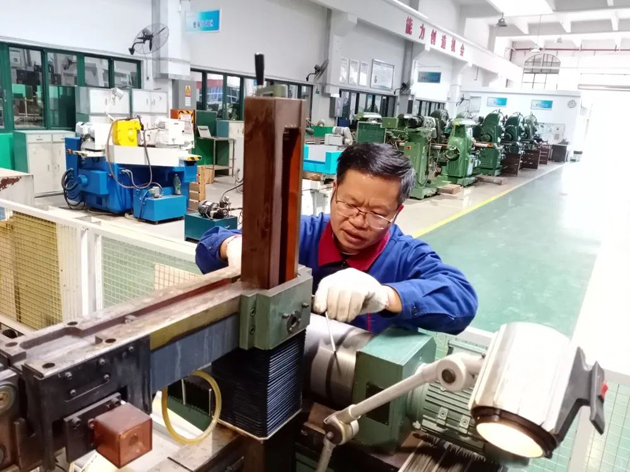 【梧州工匠】楊輝：技術(shù)高超的能手，無(wú)私奉獻(xiàn)的教師