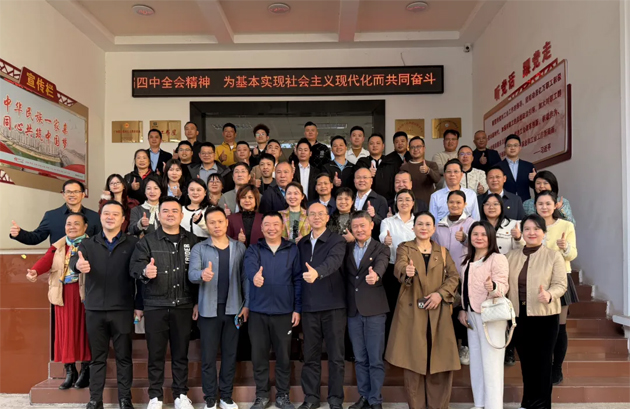 翰墨飄香迎“家人”，共話發(fā)展譜新篇｜我市多家基層工會(huì)及社會(huì)組織走進(jìn)市職工之家觀展交流