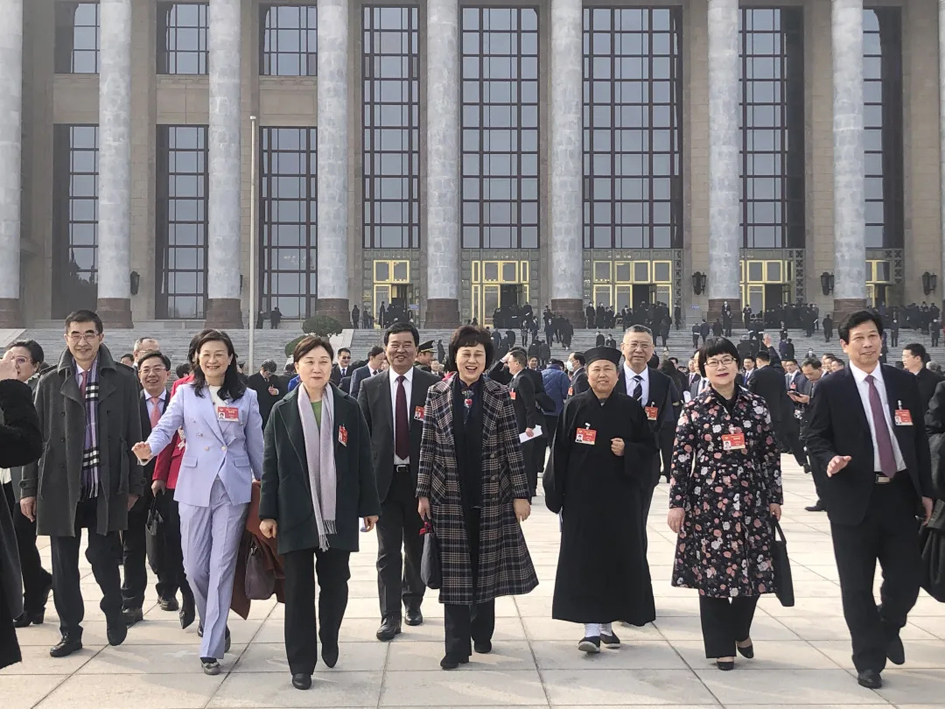 評職稱、漲工資……@技術(shù)工人，代表委員正在為你發(fā)聲！