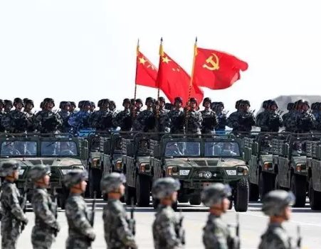今天八一，致敬中國軍人！