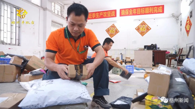 【勞動創(chuàng)造幸?！靠爝f小哥黎柱輝的奮斗生活