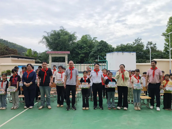 龍圩區(qū)總工會(huì)開展“情暖六一 愛(ài)伴成長(zhǎng)”2025年“六一”兒童節(jié)關(guān)愛(ài)活動(dòng)