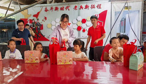 藤縣總工會(huì)開展“六一暖童心 關(guān)愛(ài)護(hù)成長(zhǎng)”系列慰問(wèn)活動(dòng)，為300余名特殊群體兒童送溫暖