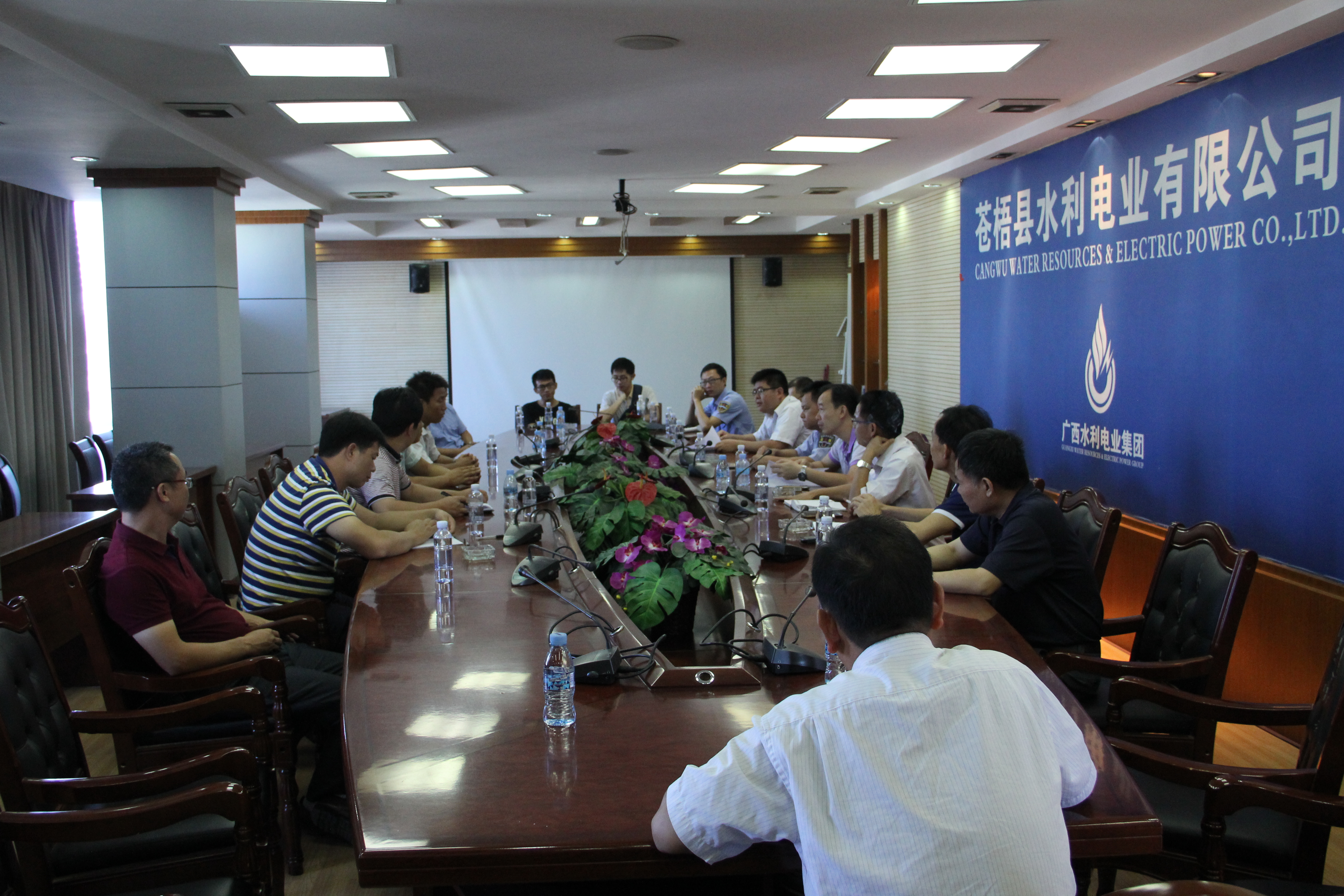 蒼梧農(nóng)民工跳樓討薪事件協(xié)調(diào)會(huì)現(xiàn)場.JPG